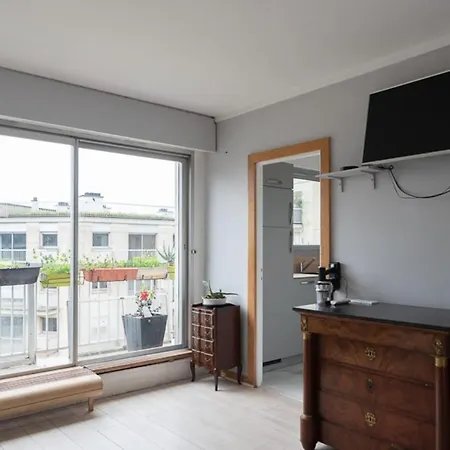 Bright Studio Near Place Du Trocadero Paryż